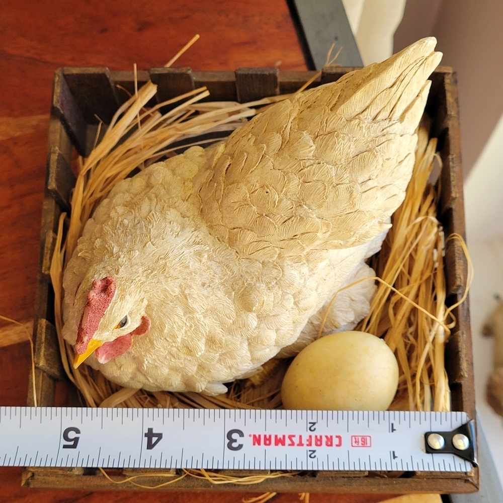 Decorative Collectible Chicken Figurine Rustic Wooden Crate/Straw Egg Resin RARE - Picture 11 of 15